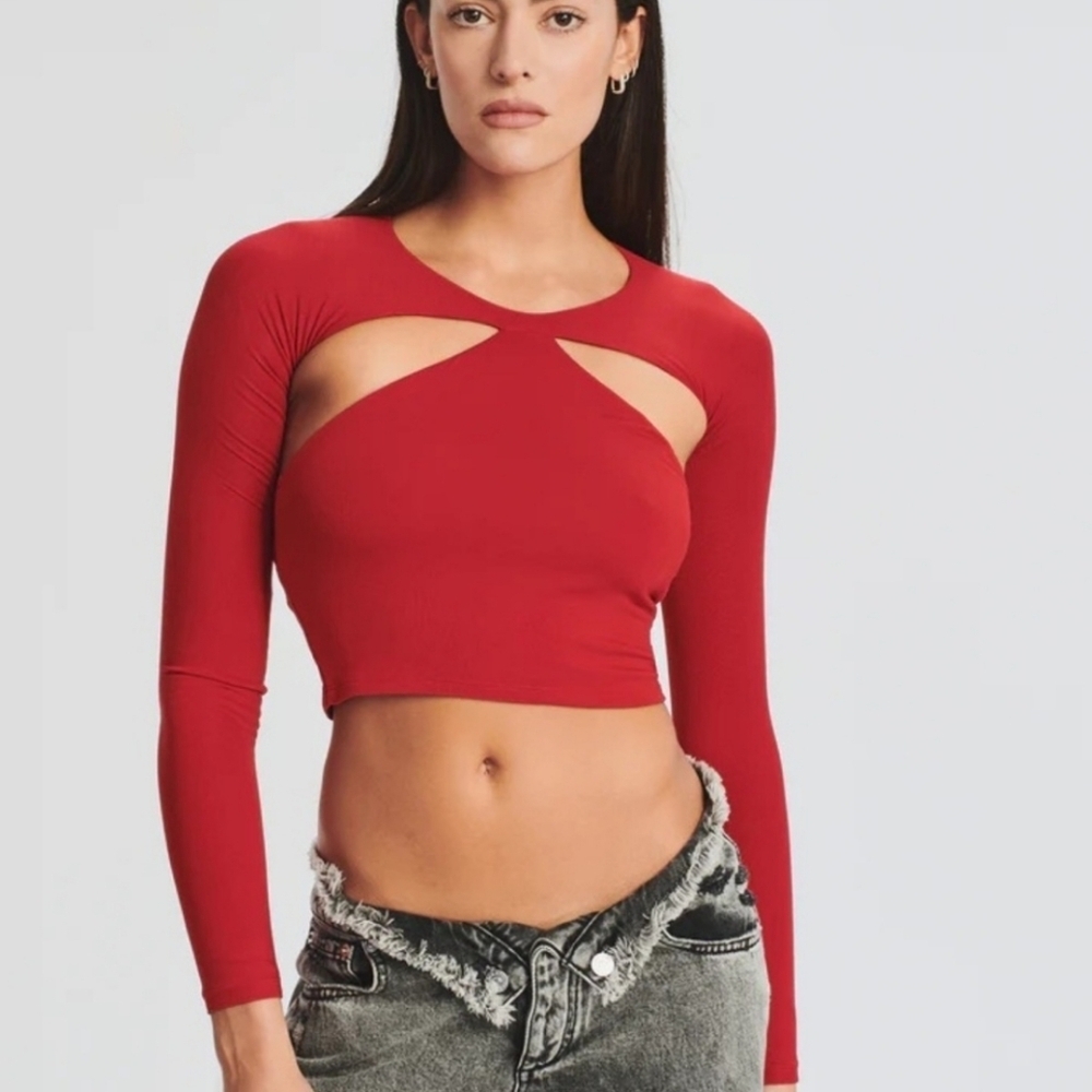 SER.O.YA Red Keyhole Cutout  Sierra Crop Top M NWT